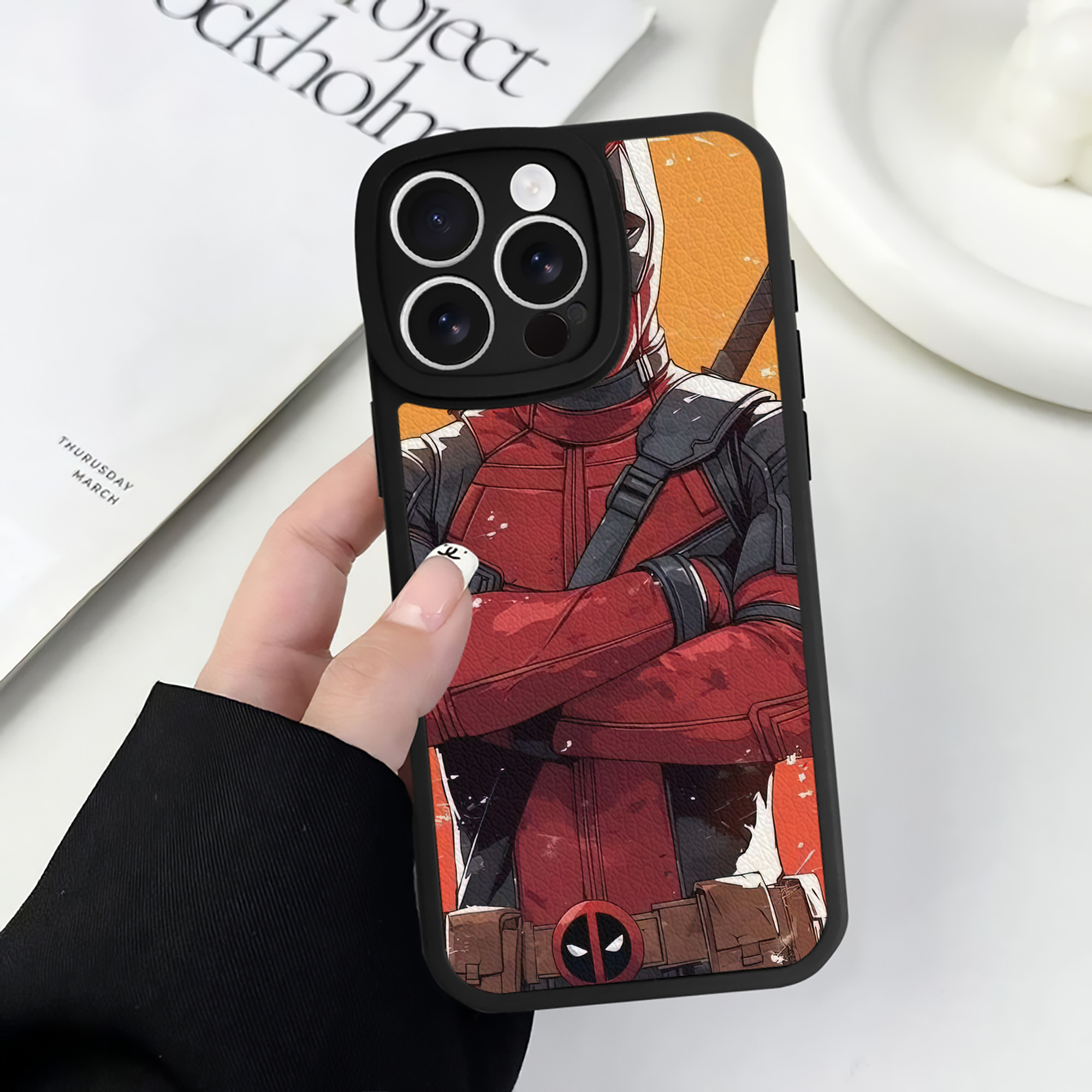 （画像用） Deadpool デッドプール 【iPhone 16シリーズ対応】シリコンスマホケース（レザー調） 材質：シリコン